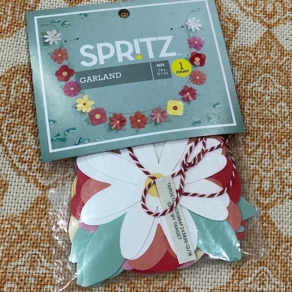 NWT Honeycomb Spring Party Decorations Bundle - Picture 6 of 8